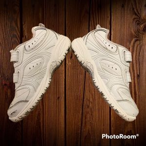 Stride rite Cooper Velcro kids white tennis shoes